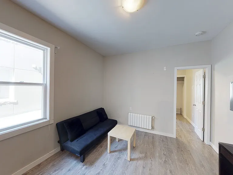 174 Clarence St — Photo 14