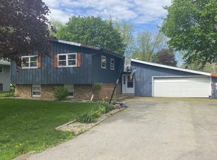303 E South St, Hudson, IL