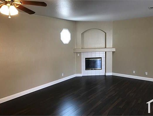 4th image of 1900 N Torrey Pines Dr Unit 205