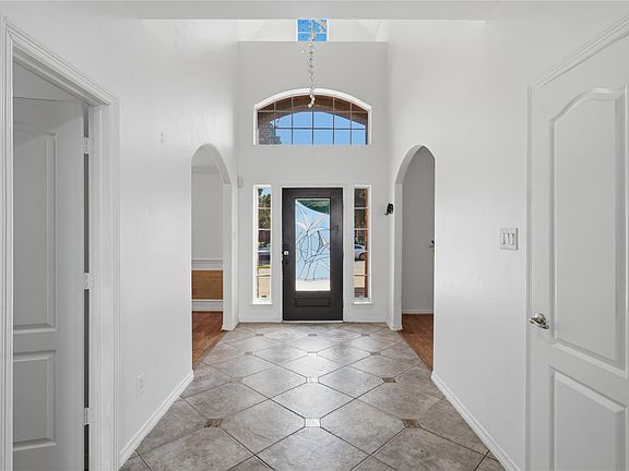 3rd image of 14911 Oxford Way