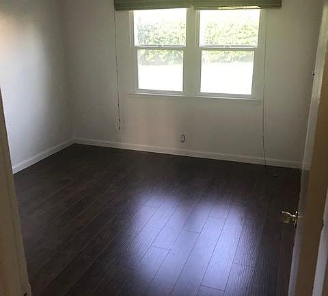 3rd image of 8333 Comstock Ave