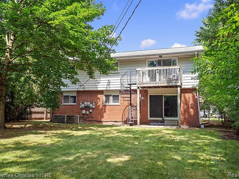 215 Woodsboro Dr — Photo 20