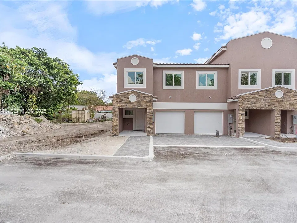 1567 NW 94th Way