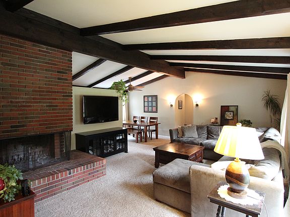 3rd image of 3121 Rockford Dr