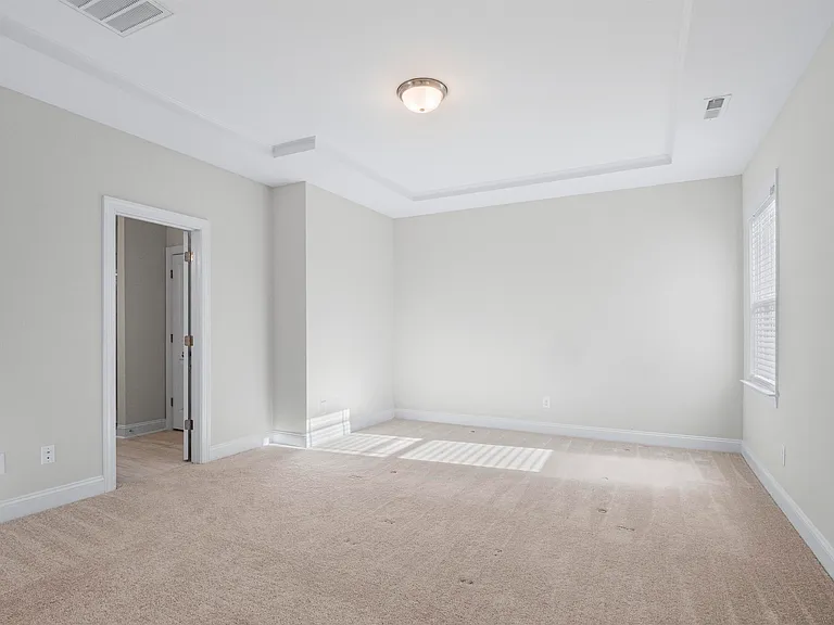 Master bed with walkin-closet
