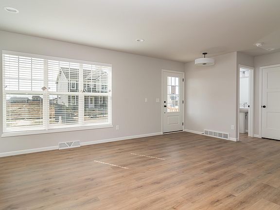 3rd image of 6312 Prairie Wood