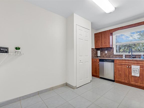 4th image of 9861 Sunrise Lakes Blvd APT 202