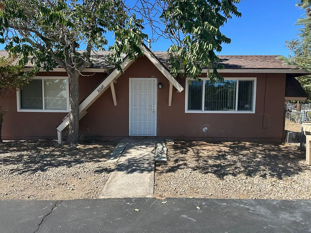 2 bed, 1.0 bath, 864 sqft, $1,700 — Photo 3