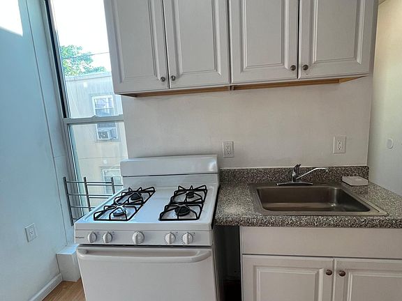 2nd image of 2824 W 19th St #2