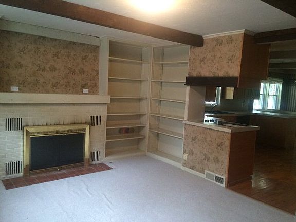 5th image of 208 Elmwood Dr