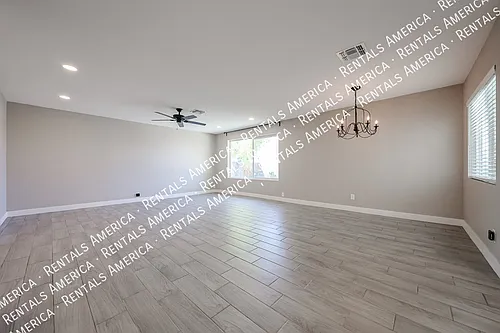 2902 W Straford Dr Photo 1