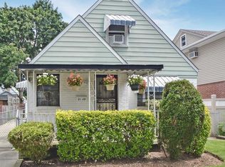 8149 258th St, Glen Oaks, NY 11004