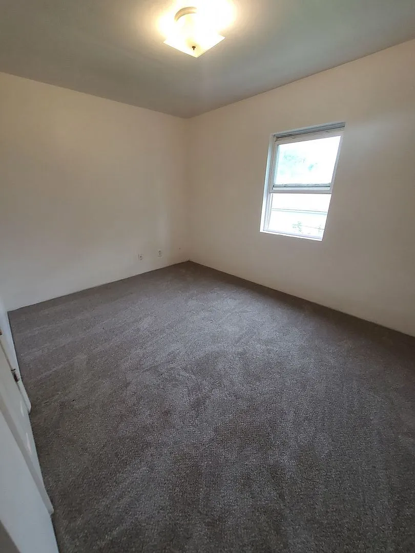 922-924 Elm St. (4 Unit) — Photo 3