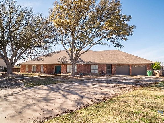 2nd image of 1204 Pinehurst Ct