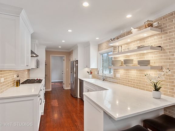 4th image of 13 Wellington Ct