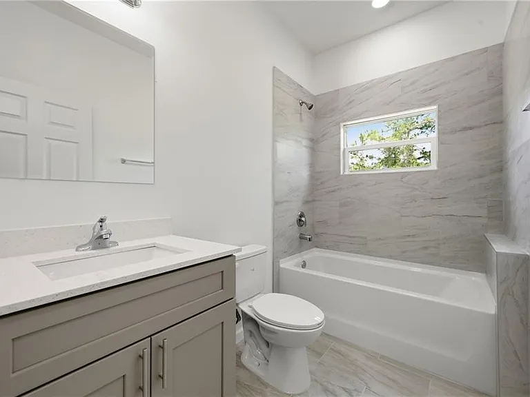 1018 Kent St E — Photo 18