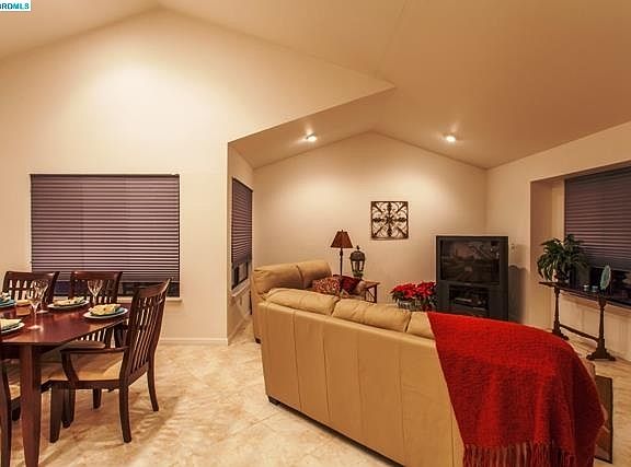 2nd image of 916 Clay Ct