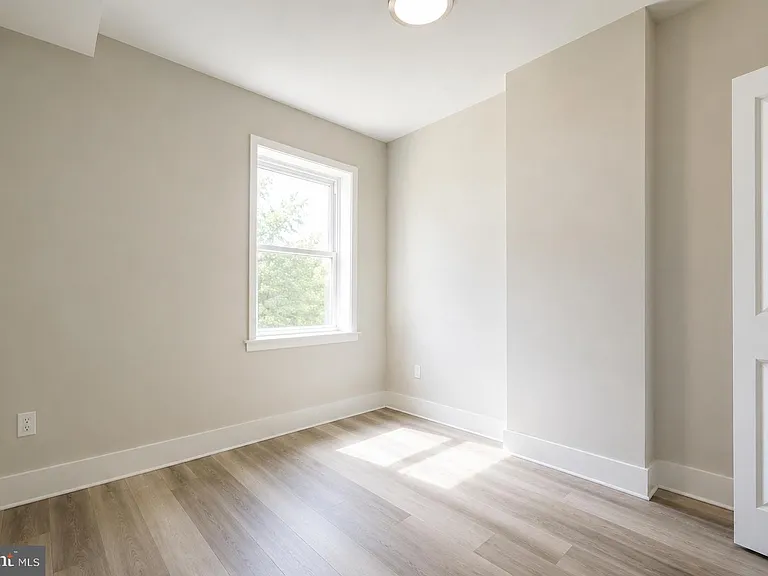1922 W Baltimore St — Photo 11