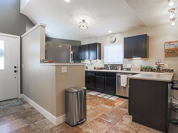 4th image of 3610 Clifton Ct