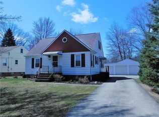 6478 Barton Rd, North Olmsted, OH 44070