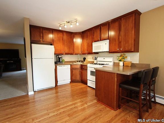2nd image of 221 Sterling Pl