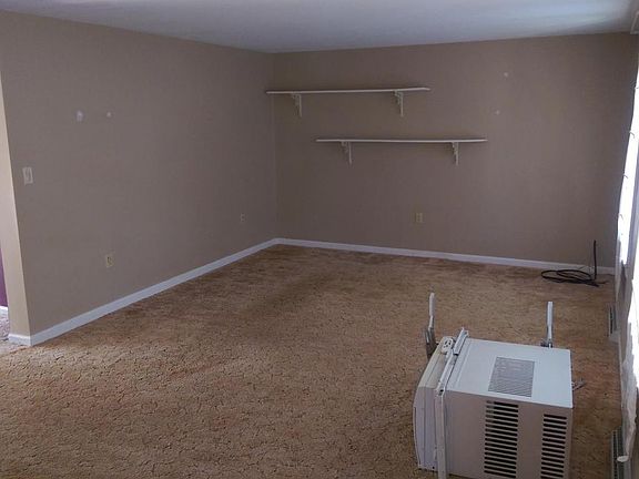 3rd image of 204 White Birch Dr