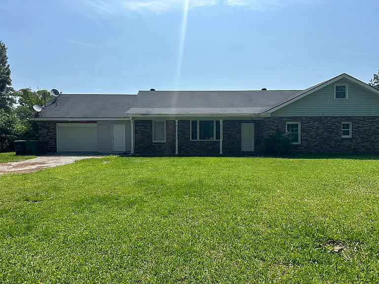 985 Pineland Ave — Photo 1