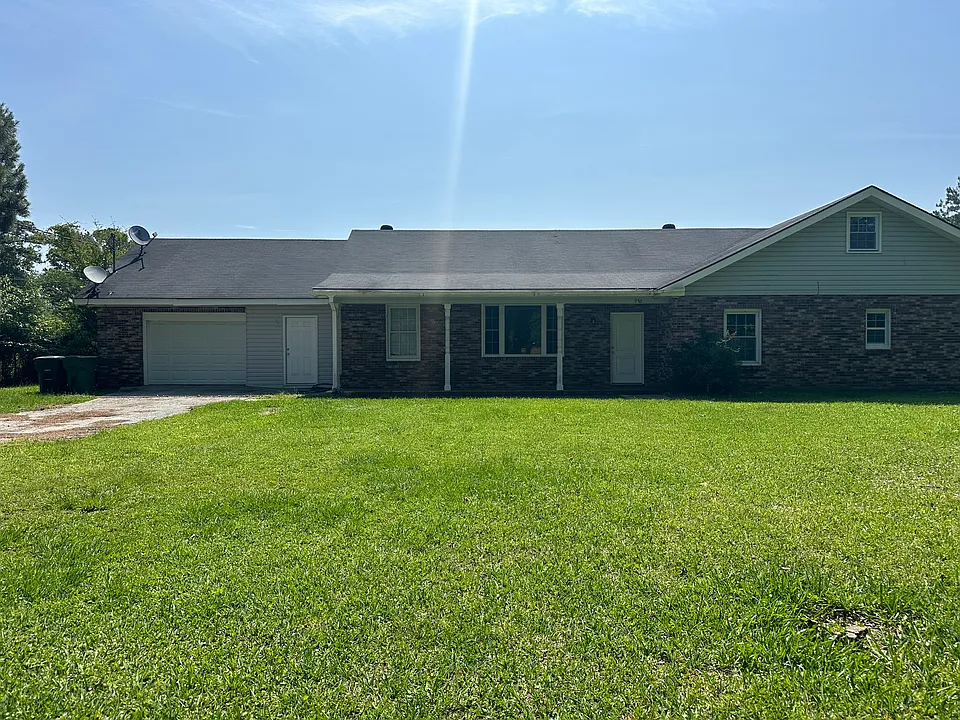 985 Pineland Ave