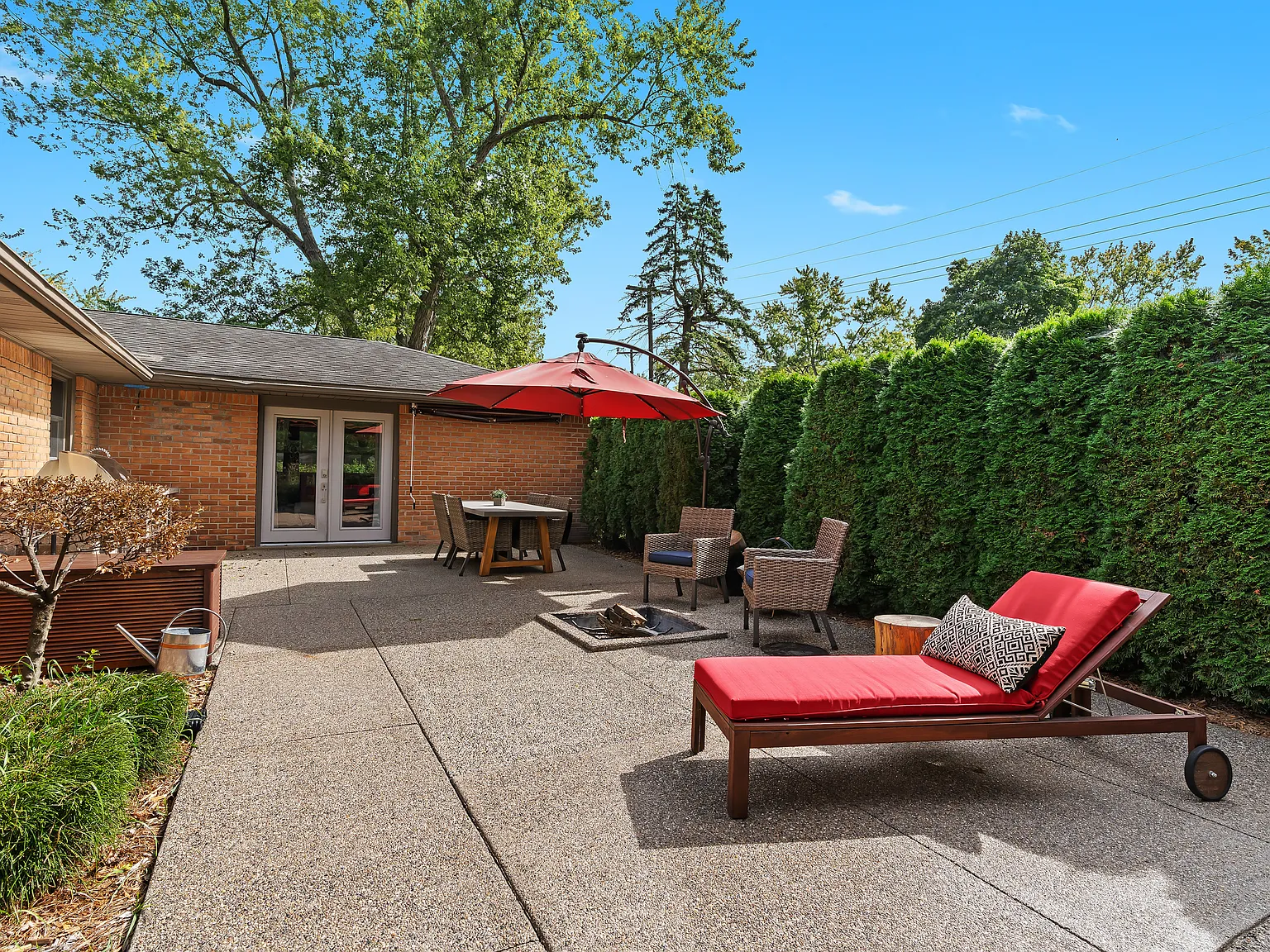 3 bed, 2400 sqft, $10,000 — Photo 2