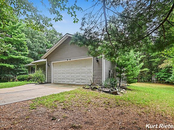 5th image of 3820 Silver Creek Dr