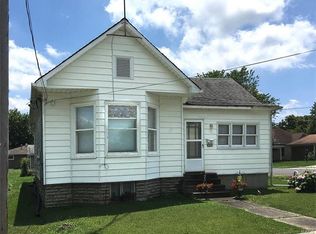 202 E 1st St, Staunton, IL 62088