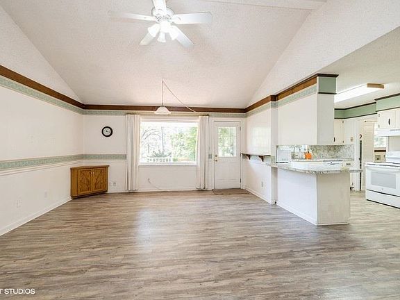 4th image of 6308 Vicksburg Dr