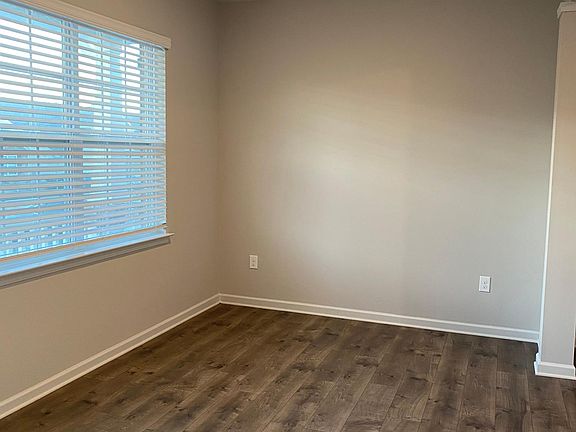4th image of 715 River Dell Townes Ave