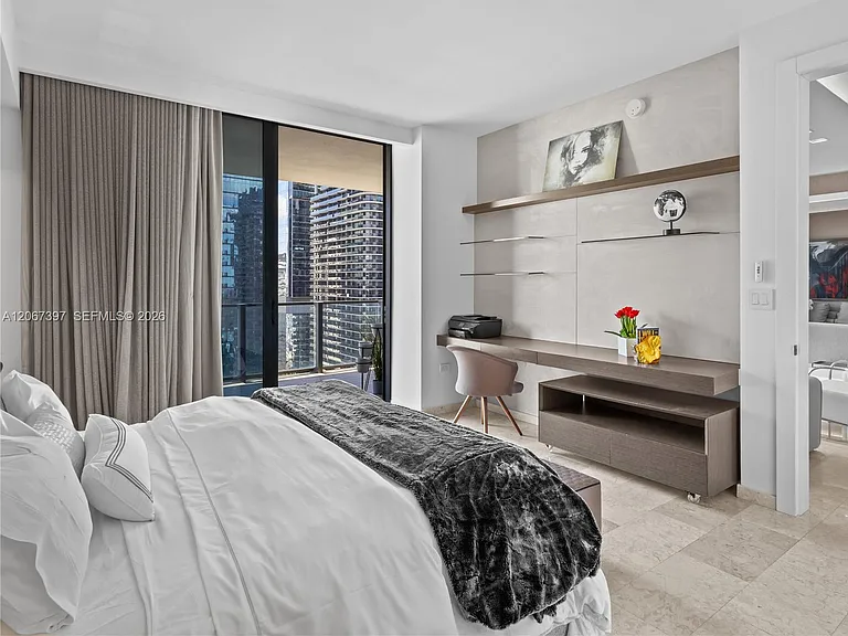 88 SW 7th St #3007 — Photo 16