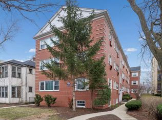 2147 Ridge Ave APT 2D, Evanston, IL 60201