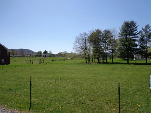 2100 Tara Ln, Salem, VA 24153