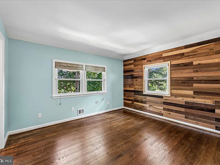 8109 Bainbridge Rd — Photo 11