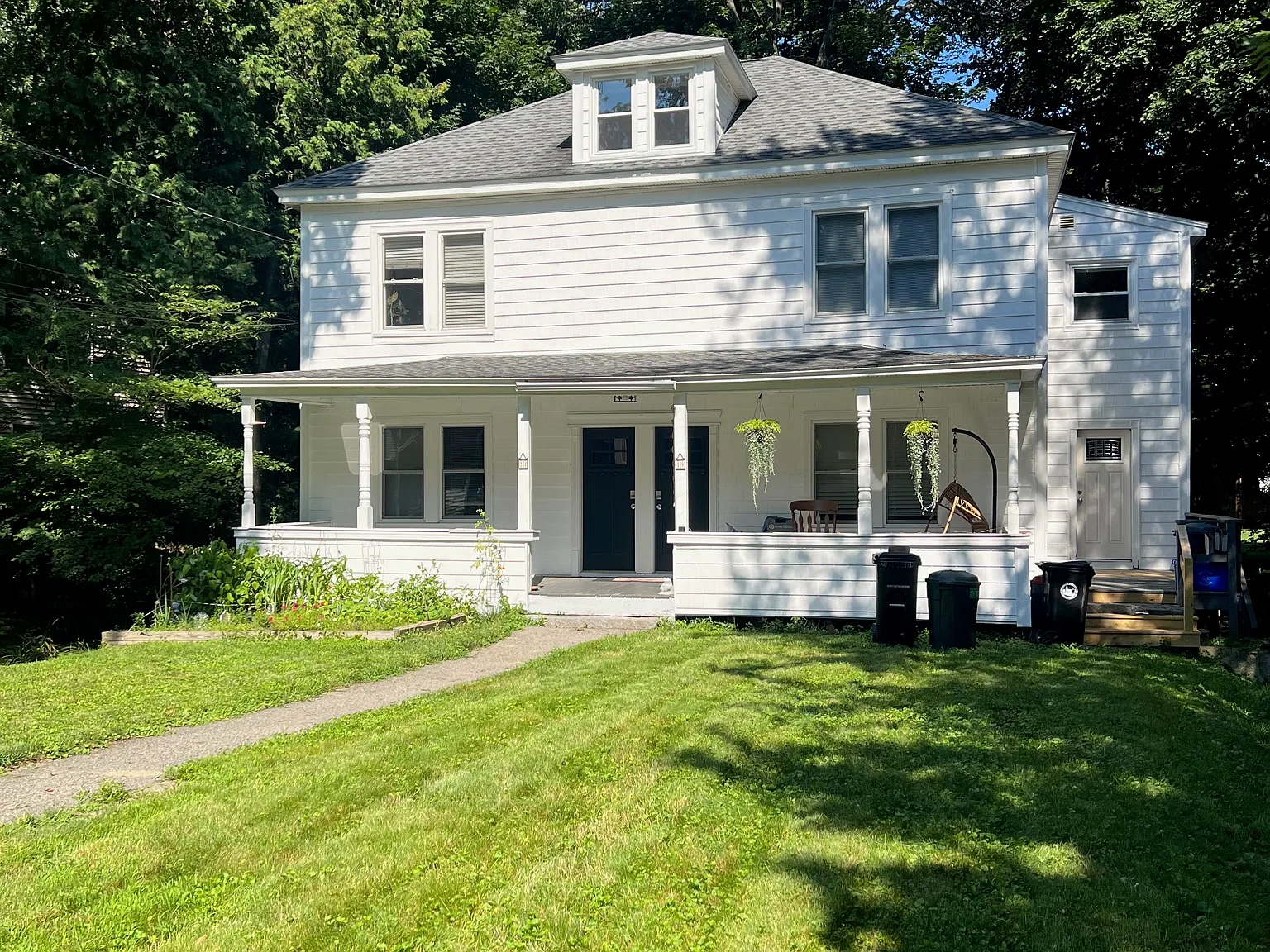 2 bed, 900 sqft, $2,400 — Photo 2