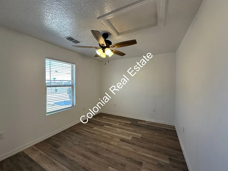 2514 E 14th St — Photo 12