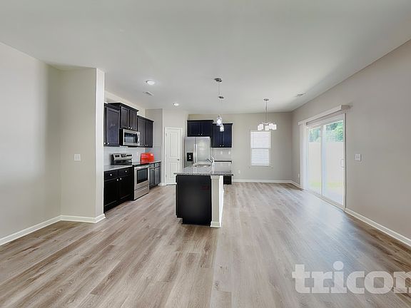 3rd image of 201 Spring Knoll Dr