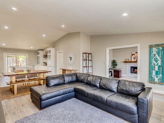 3rd image of 10750 E Sahuaro Dr