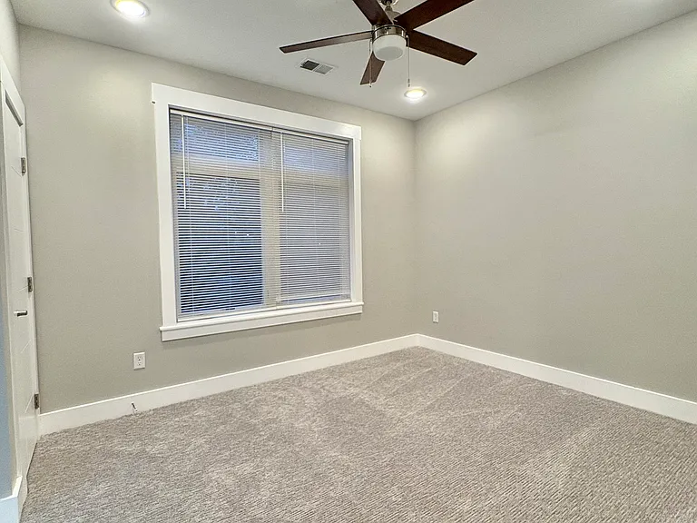 124 Vernon Ave #102 — Photo 13
