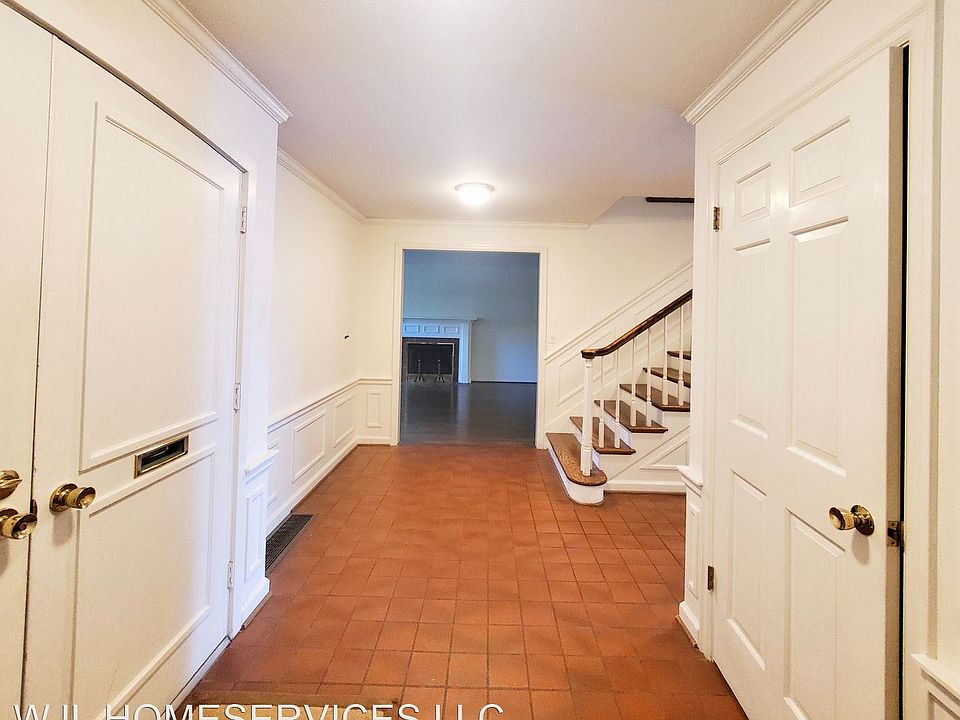1st image of 4550 51st Ave NE
