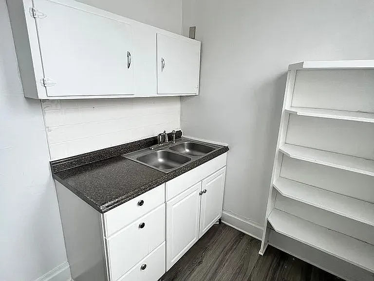 19 1/2 S Yale Ave #1 — Photo 5