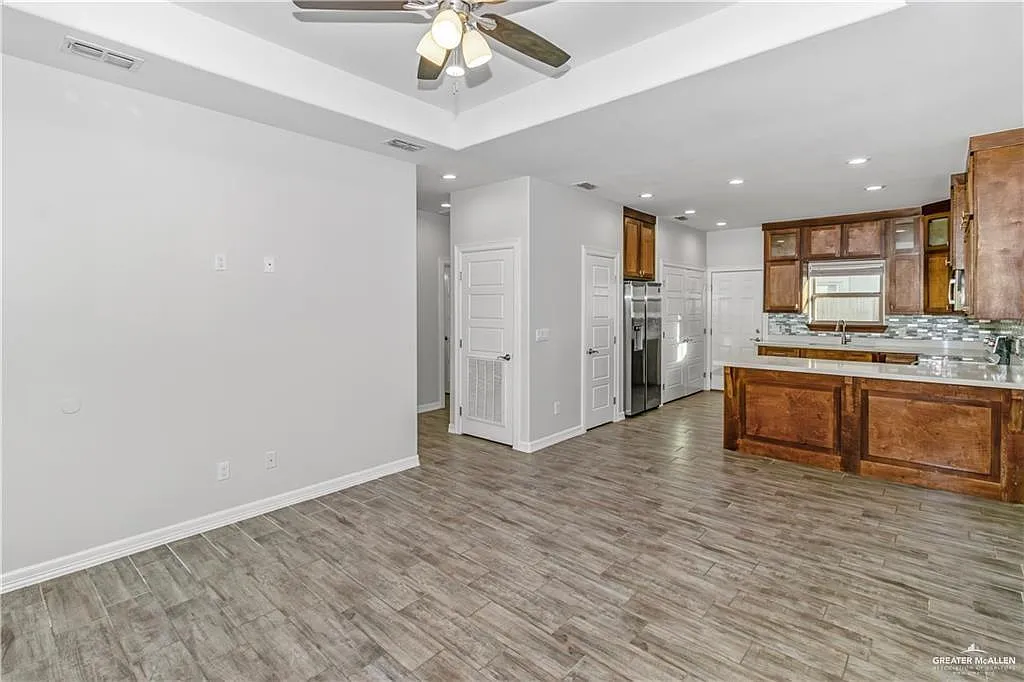 2 bed, 2.0 bath, 1000 sqft, $1,000 — Photo 4