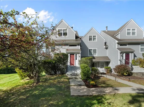 1505 Fairway Dr, Middletown, RI 02842