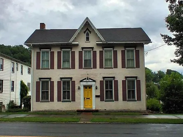 215 N Spring St, Everett, PA 15537