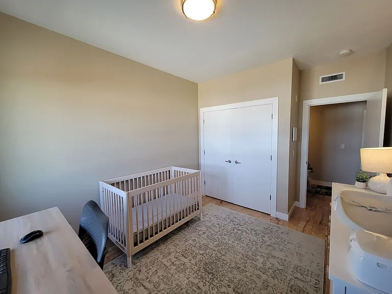221 E 5th St — Photo 13