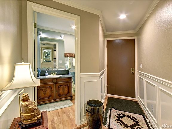 5th image of 19528 Echo Lake Pl N APT B201