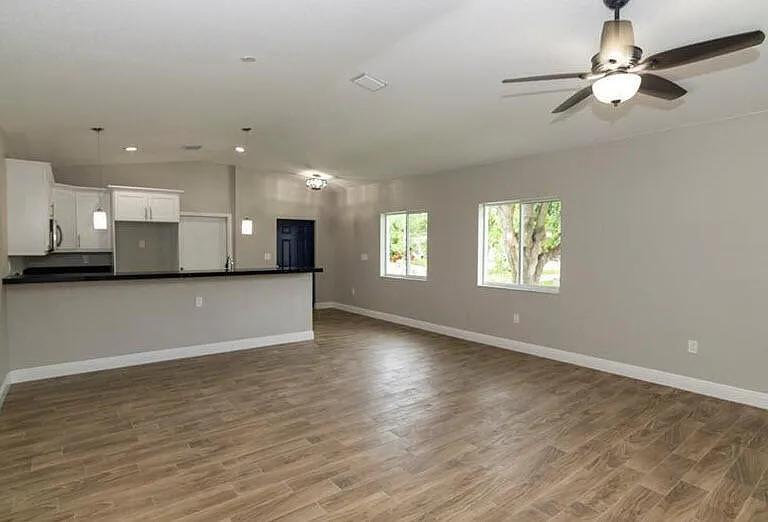 1140 NW 1st Ave — Photo 4
